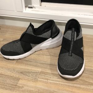 Walking shoes size 9